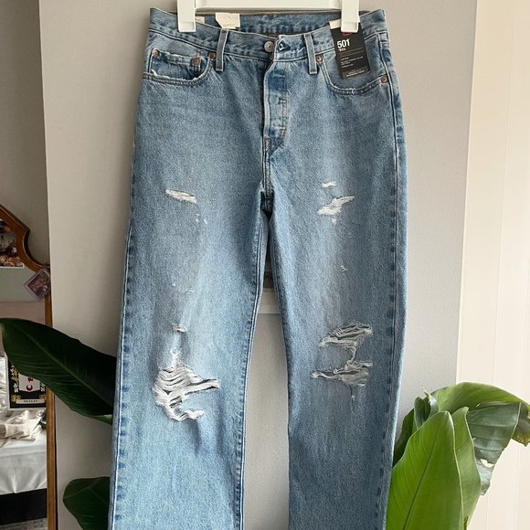 Urban Outfitters Straight Leg Mid Wash Levi's Jeans - brand new with tags